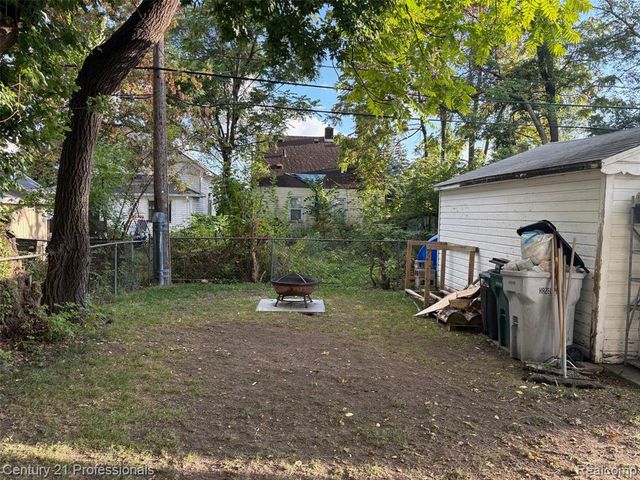 1202 E George Avenue, Hazel Park, MI 48030