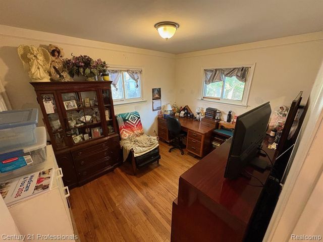 1202 E George Avenue, Hazel Park, MI 48030