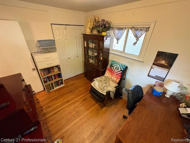 1202 E George Avenue, Hazel Park, MI 48030