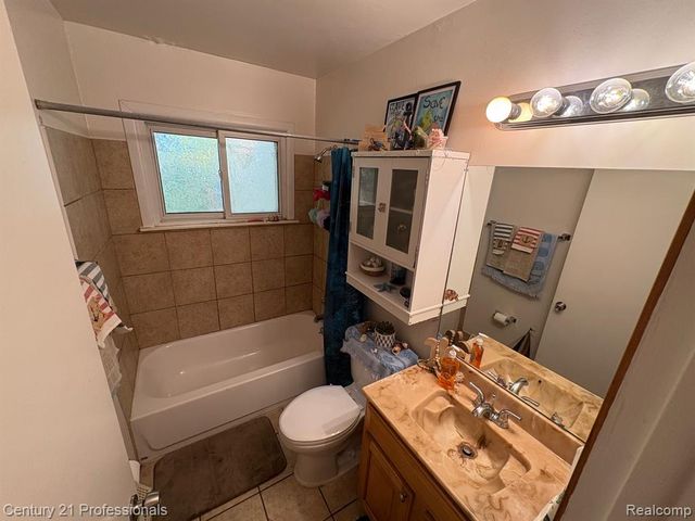 1202 E George Avenue, Hazel Park, MI 48030