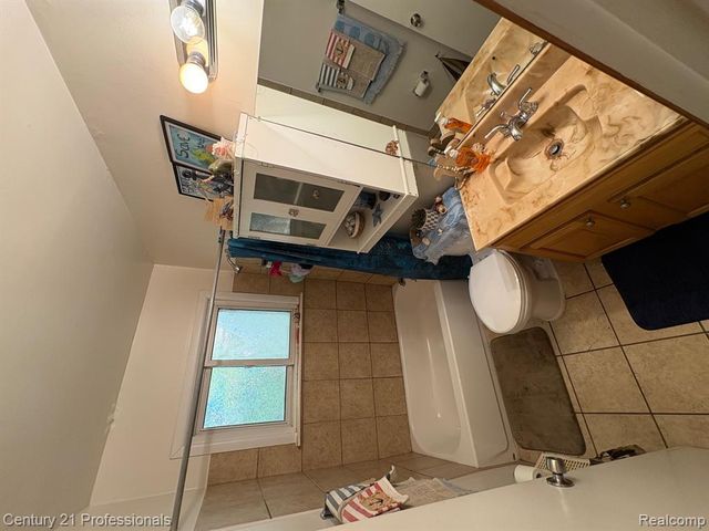 1202 E George Avenue, Hazel Park, MI 48030