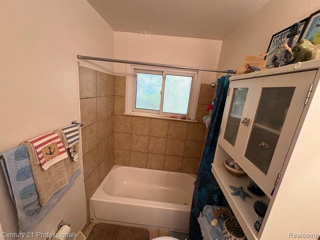 1202 E George Avenue, Hazel Park, MI 48030