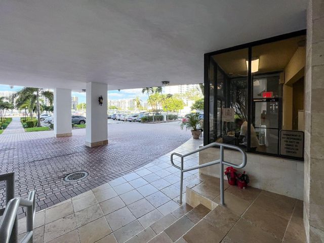 3505 S Ocean Drive 806, Hollywood, FL 33019