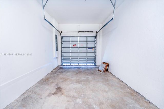 5125 SW 37th St, Pembroke Park, FL 33023