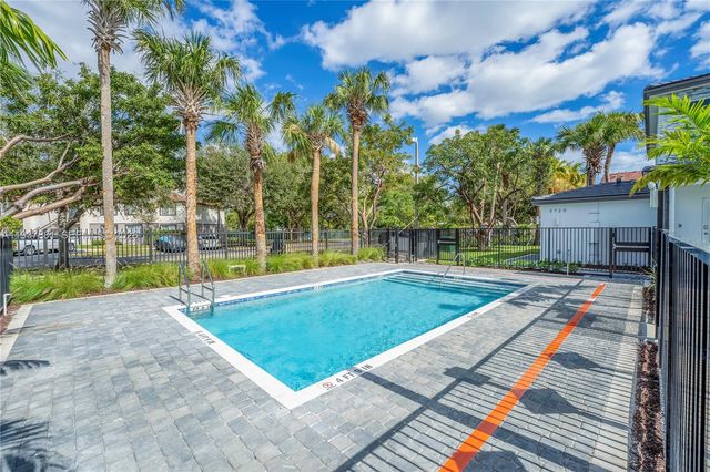 5125 SW 37th St, Pembroke Park, FL 33023