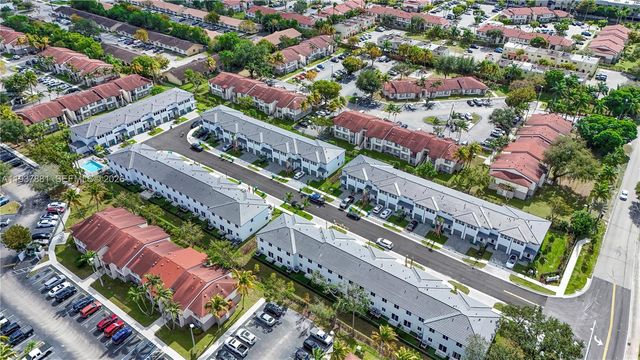 5125 SW 37th St, Pembroke Park, FL 33023