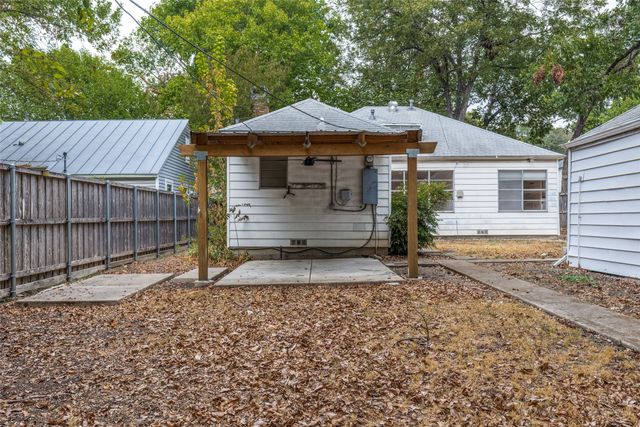 8714 Forest Hills Boulevard, Dallas, TX 75218