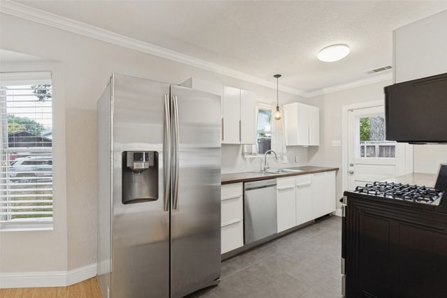 8714 Forest Hills Boulevard, Dallas, TX 75218