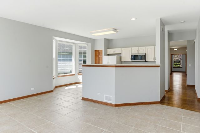 1967 Holloway Court, Aurora, IL 60502