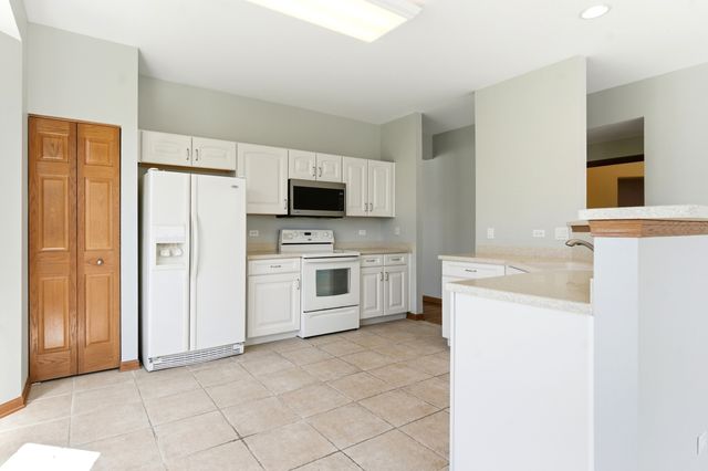 1967 Holloway Court, Aurora, IL 60502