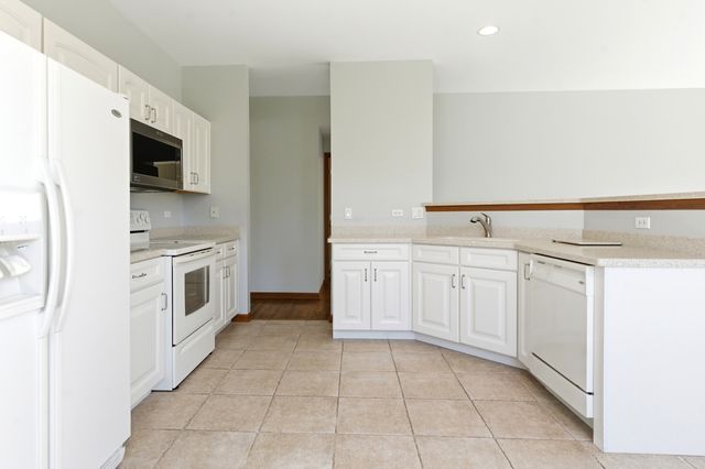 1967 Holloway Court, Aurora, IL 60502