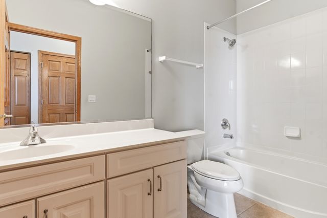 1967 Holloway Court, Aurora, IL 60502