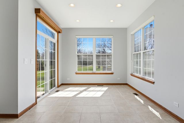 1967 Holloway Court, Aurora, IL 60502