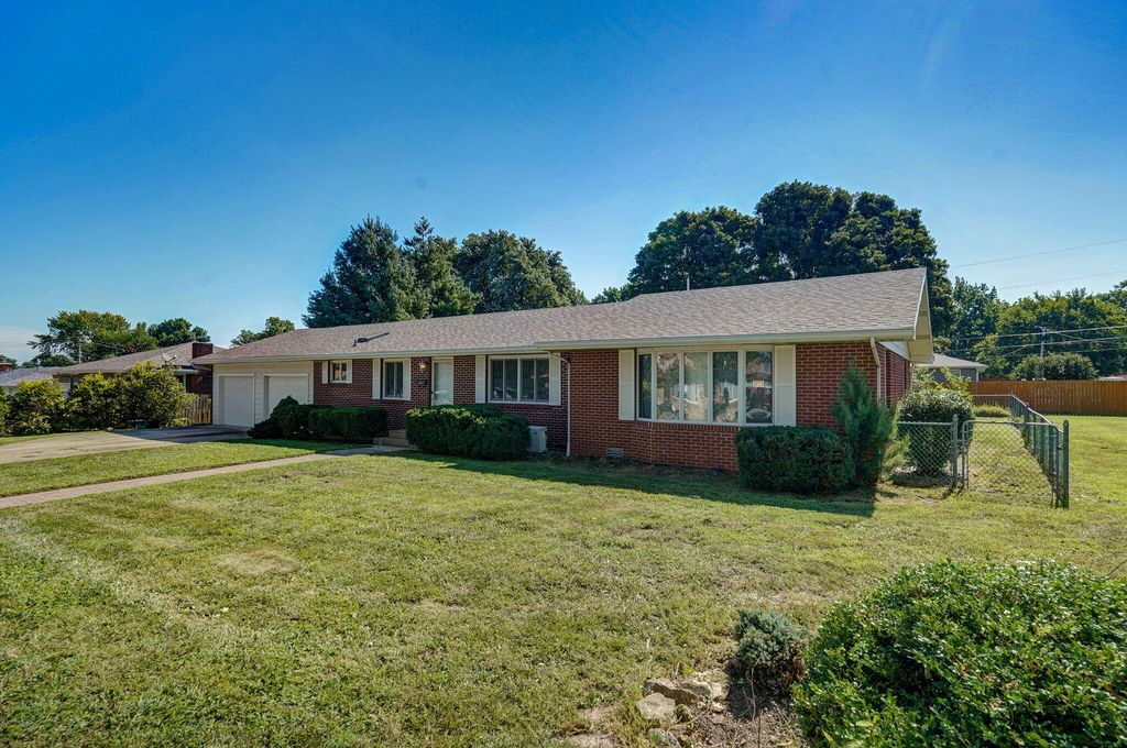 1320 David Road, Mt Vernon, MO 65712