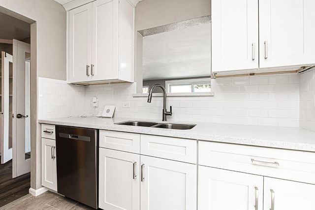 155 N Bryan Ave, Oakdale, CA 95361