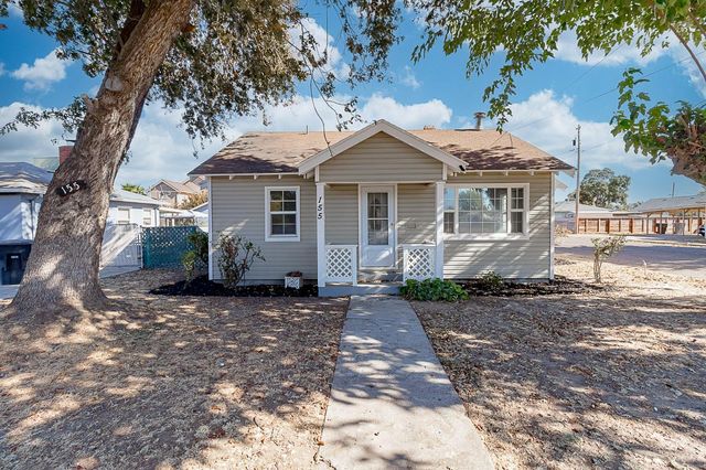 155 N Bryan Ave, Oakdale, CA 95361