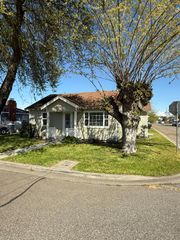 155 N Bryan Ave, Oakdale, CA 95361