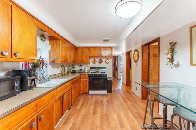 2834 Highland Avenue, Berwyn, IL 60402