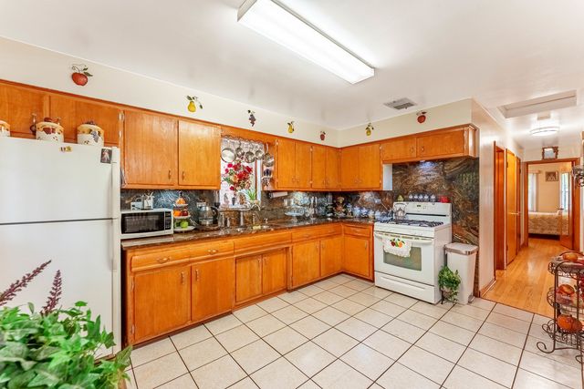 2834 Highland Avenue, Berwyn, IL 60402