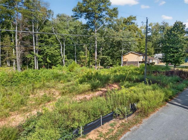 2225 Kings Forest SE Drive, Conyers, GA 30013