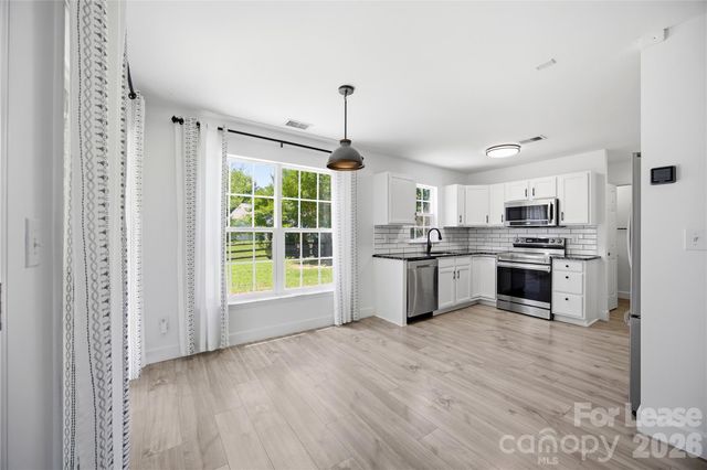 8502 Appledale Drive, Charlotte, NC 28262