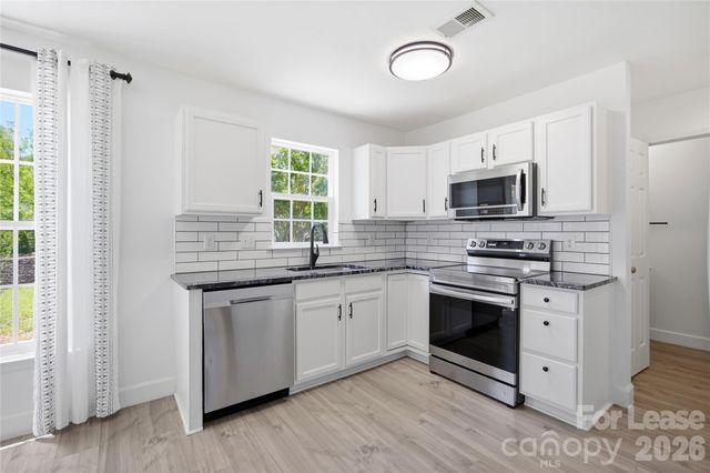 8502 Appledale Drive, Charlotte, NC 28262