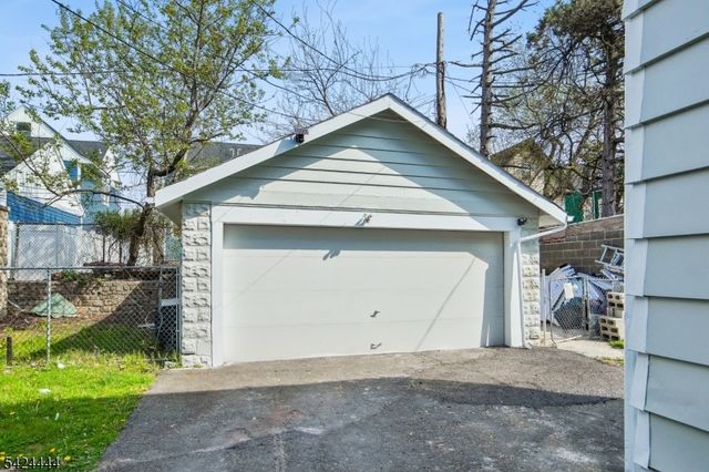 36 Chelsea Ave, East Orange City, NJ 07018