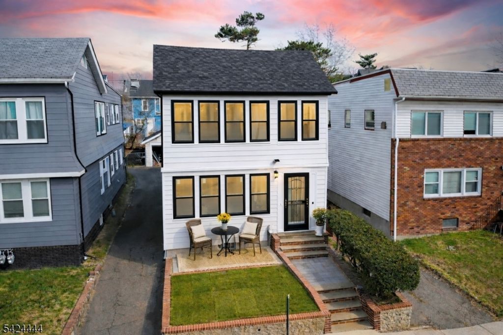 36 Chelsea Ave, East Orange City, NJ 07018