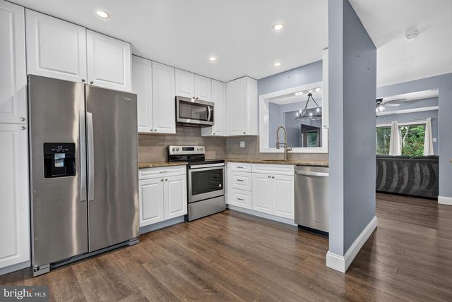 13 DORSET DR, Marlton, NJ 08053