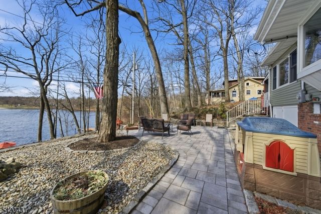 51 Lakeside Dr, Vernon Twp., NJ 07422
