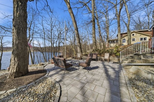 51 Lakeside Dr, Vernon Twp., NJ 07422