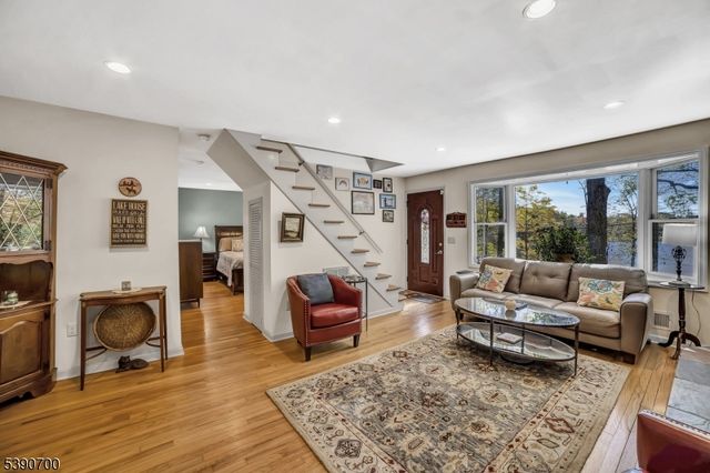 51 Lakeside Dr, Vernon Twp., NJ 07422