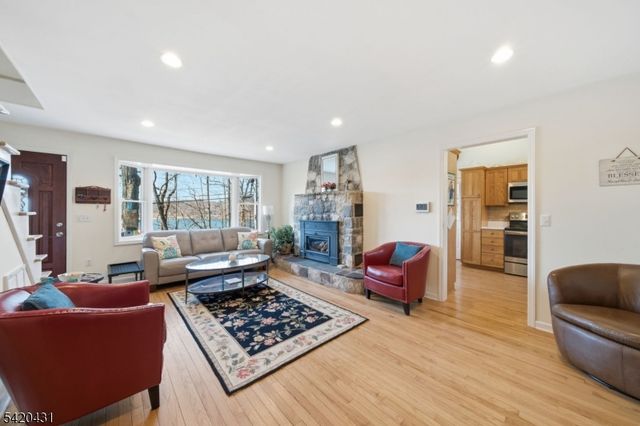 51 Lakeside Dr, Vernon Twp., NJ 07422