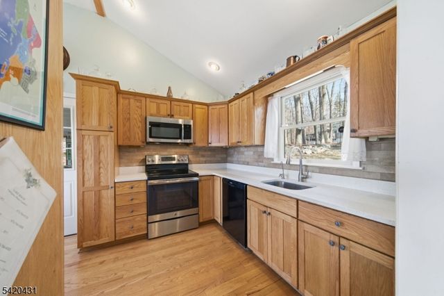 51 Lakeside Dr, Vernon Twp., NJ 07422