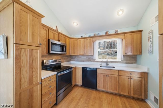 51 Lakeside Dr, Vernon Twp., NJ 07422