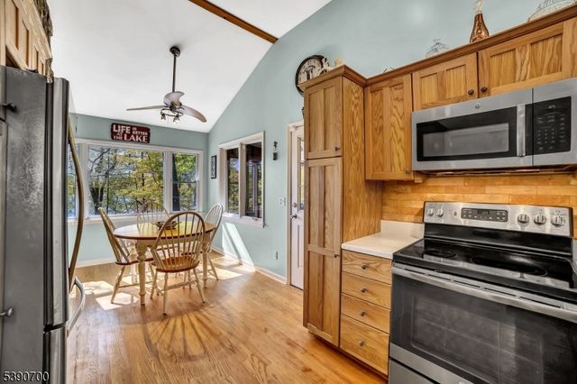 51 Lakeside Dr, Vernon Twp., NJ 07422