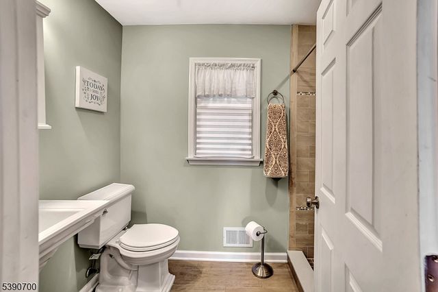 51 Lakeside Dr, Vernon Twp., NJ 07422