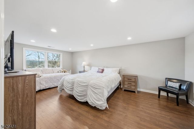 51 Lakeside Dr, Vernon Twp., NJ 07422