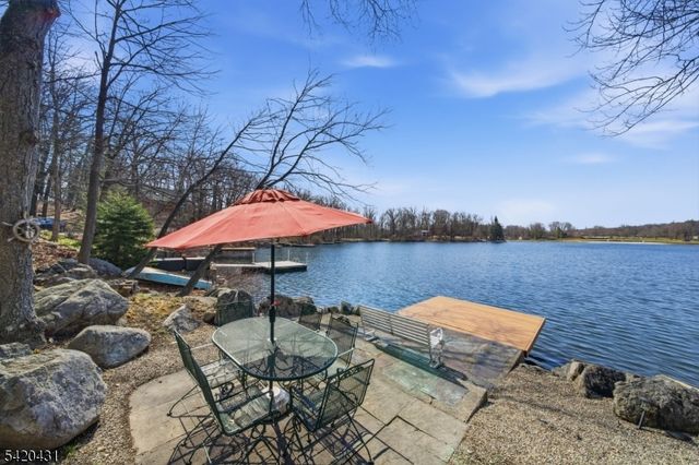 51 Lakeside Dr, Vernon Twp., NJ 07422