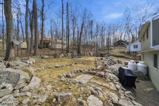 51 Lakeside Dr, Vernon Twp., NJ 07422