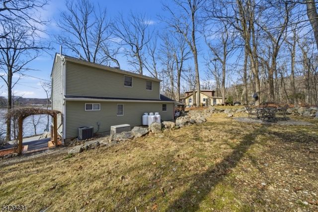 51 Lakeside Dr, Vernon Twp., NJ 07422