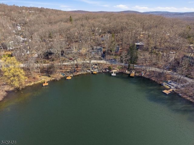 51 Lakeside Dr, Vernon Twp., NJ 07422