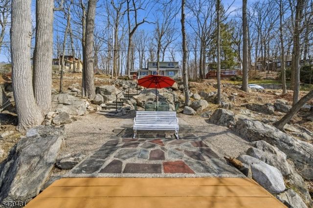 51 Lakeside Dr, Vernon Twp., NJ 07422