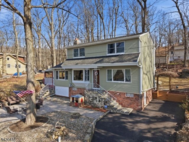 51 Lakeside Dr, Vernon Twp., NJ 07422