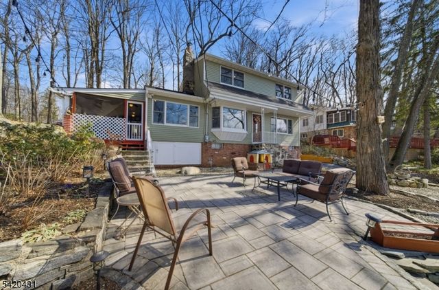 51 Lakeside Dr, Vernon Twp., NJ 07422