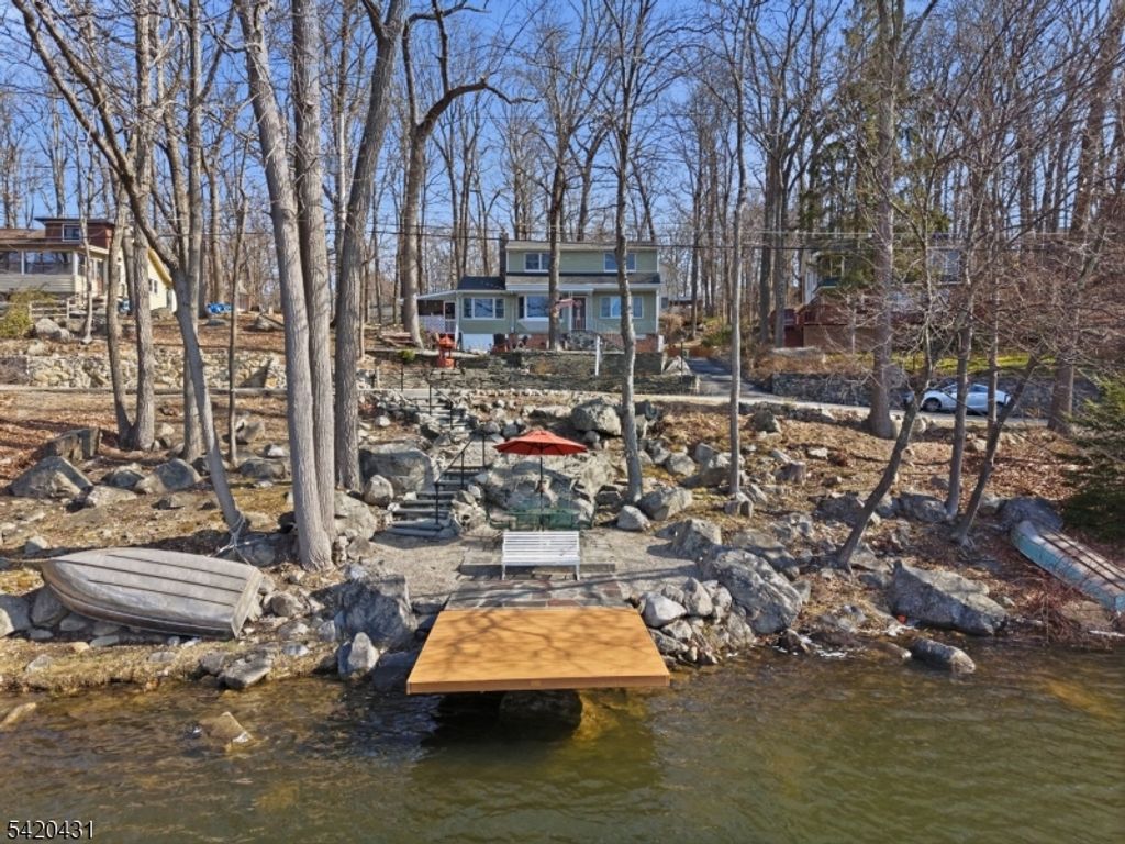 51 Lakeside Dr, Vernon Twp., NJ 07422