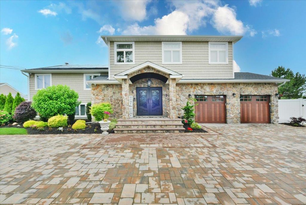 7 Waterview Avenue, Massapequa, NY 11758