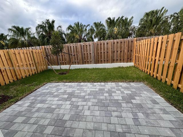 663 SE 13th St Circle ., Homestead, FL 33034