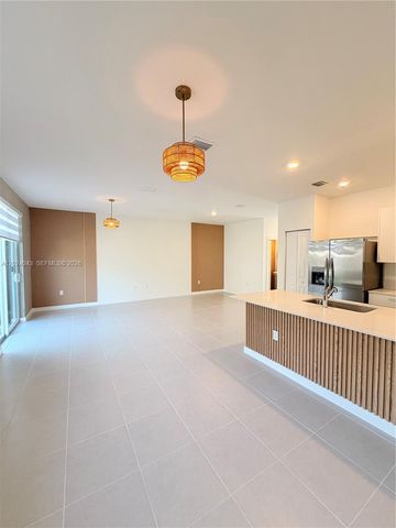663 SE 13th St Circle ., Homestead, FL 33034