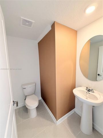 663 SE 13th St Circle ., Homestead, FL 33034